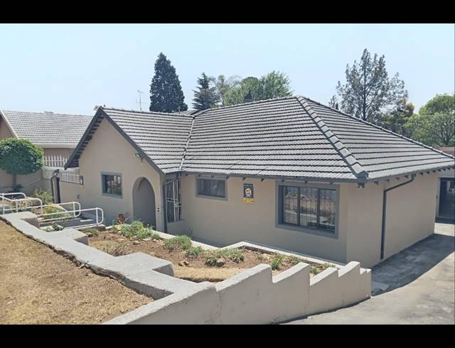 6 BEDROOM HOUSE FOR SALE IN MONDEOR